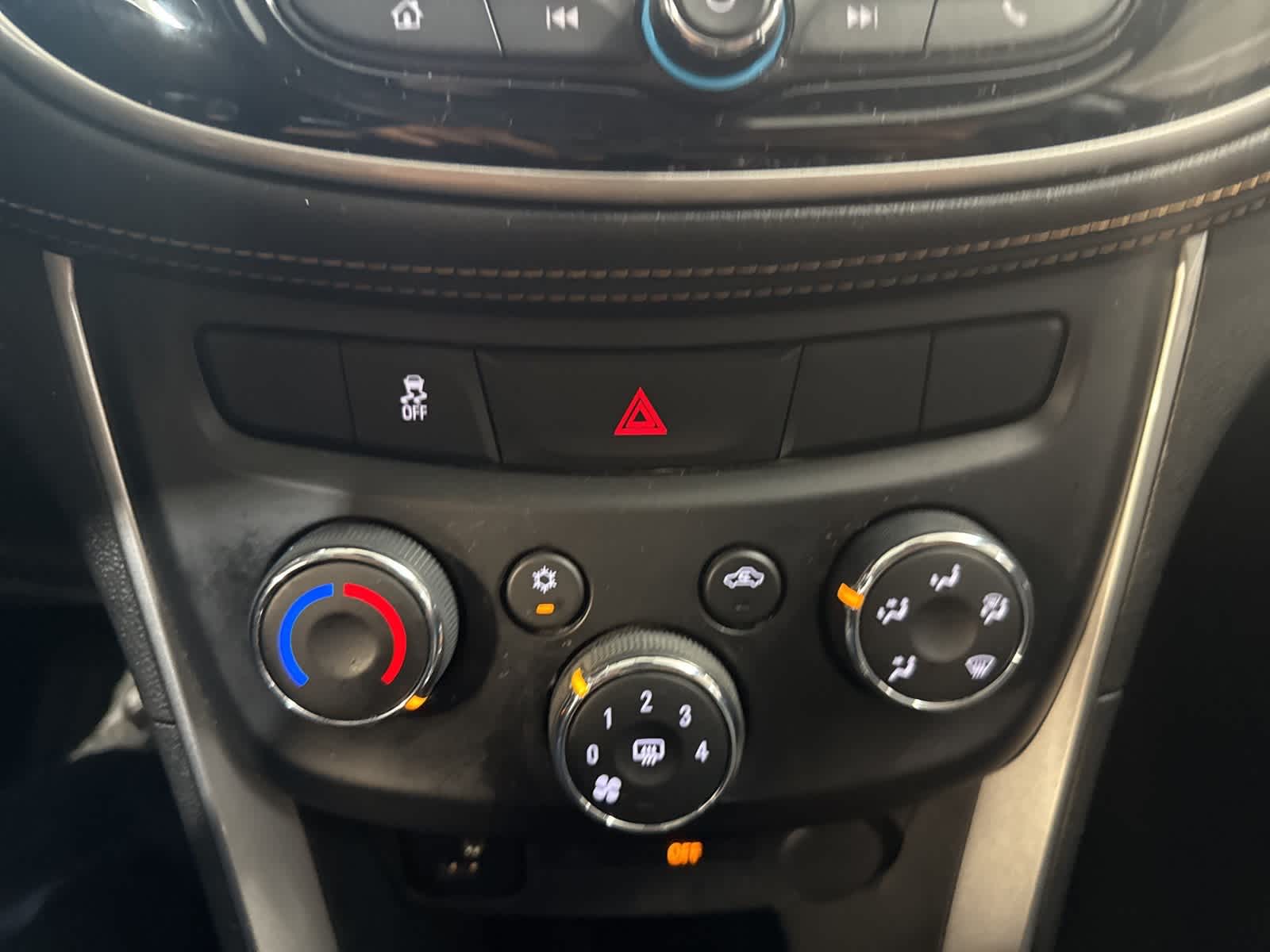 Thumbnail: 2018 Chevrolet Trax - 25