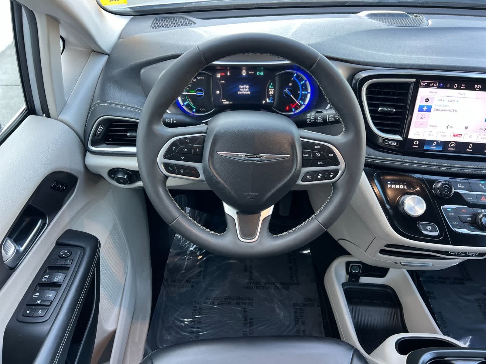 Thumbnail: 2023 Chrysler Pacifica - 15