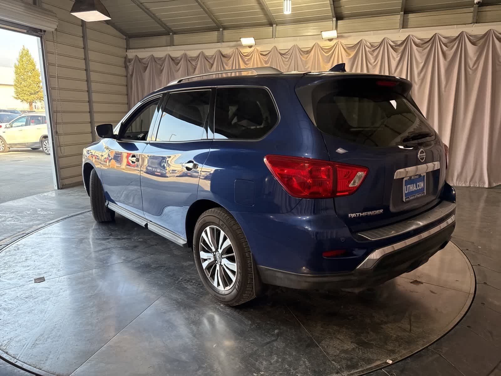 Thumbnail: 2020 Nissan Pathfinder - 6