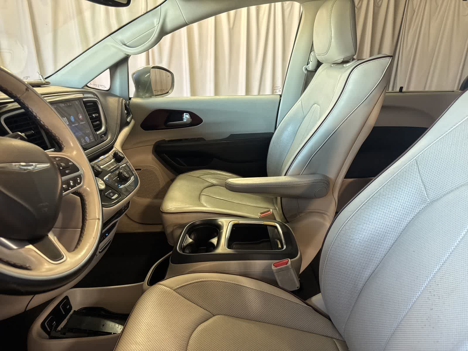 Thumbnail: 2017 Chrysler Pacifica - 22