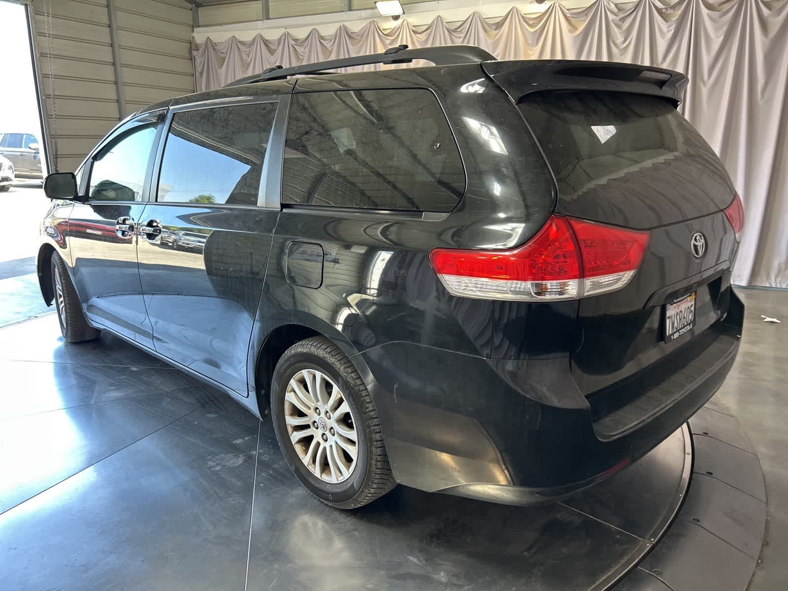 Thumbnail: 2014 Toyota Sienna - 13