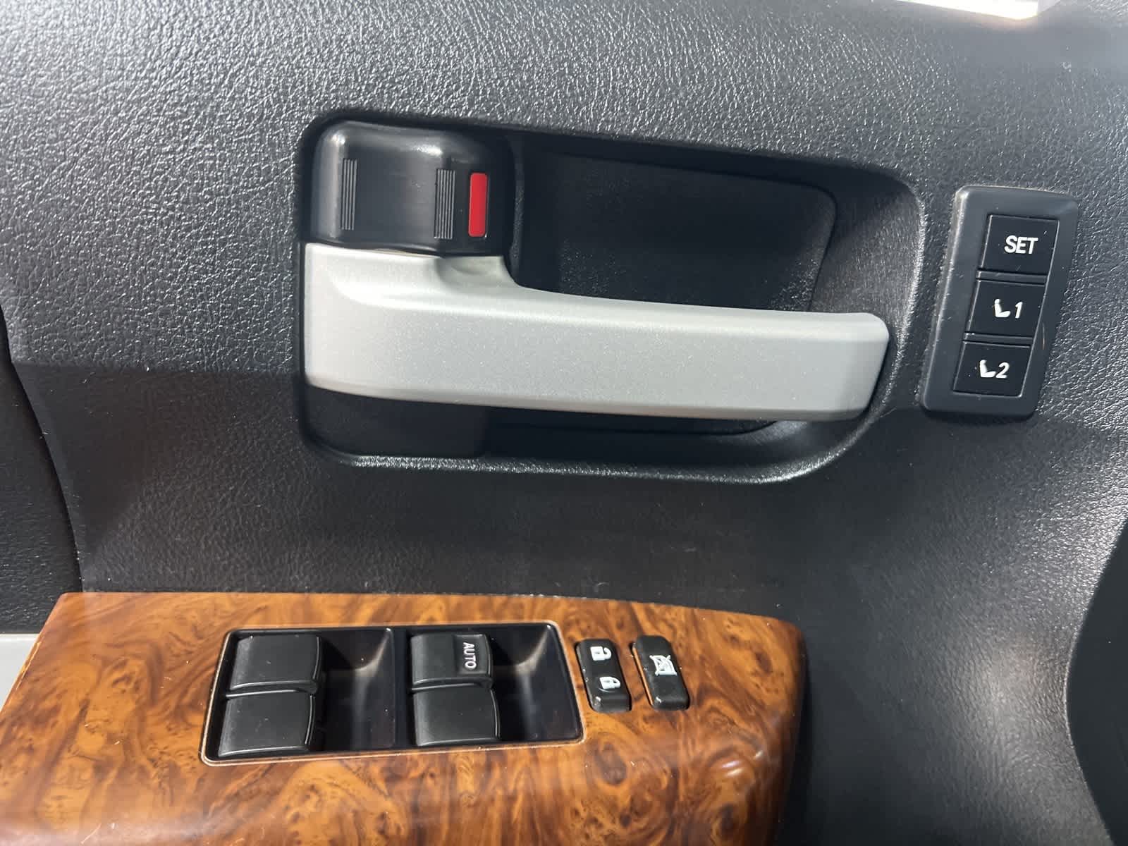 Thumbnail: 2011 Toyota Tundra - 21