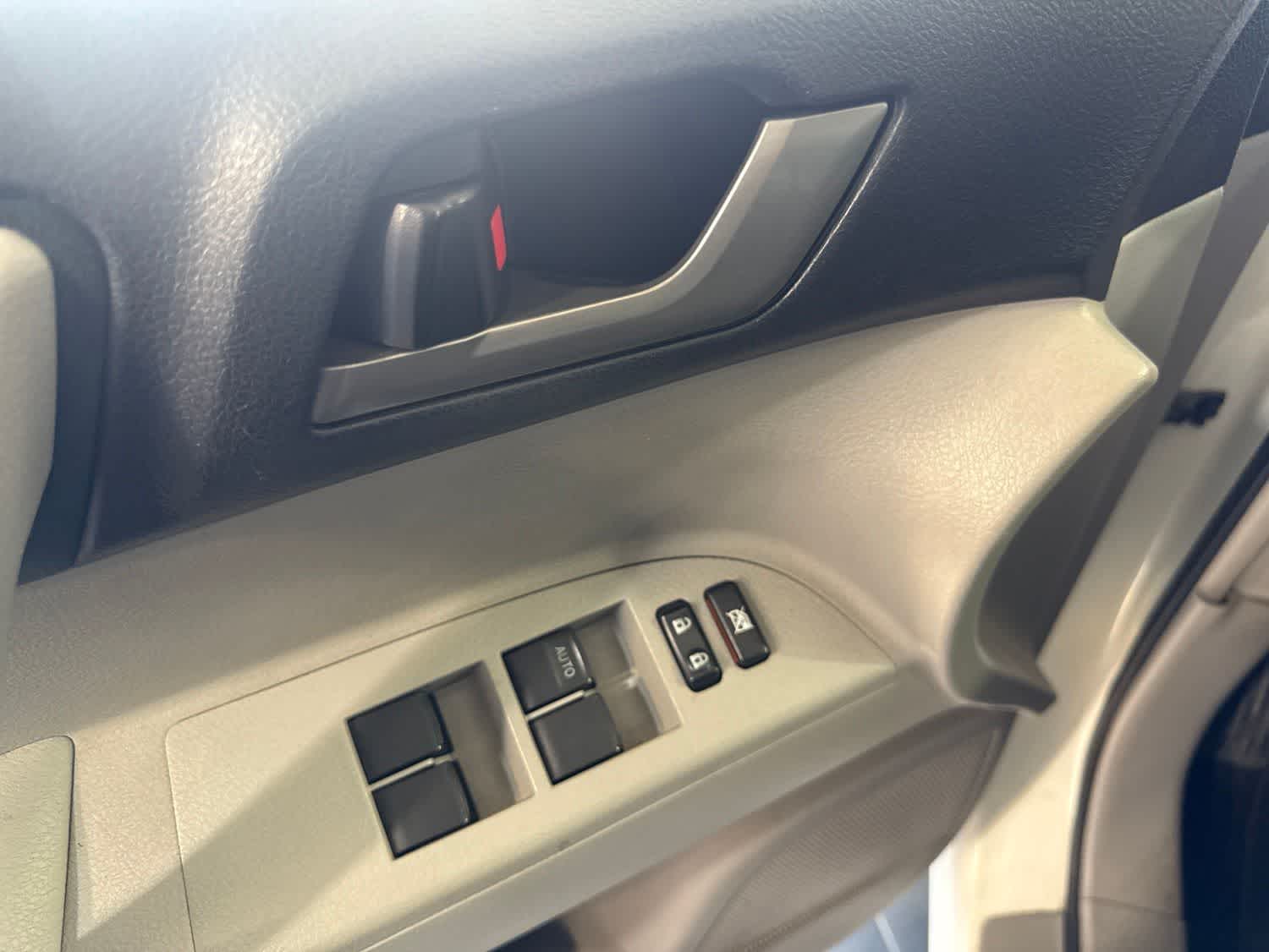 Thumbnail: 2013 Toyota Highlander - 15