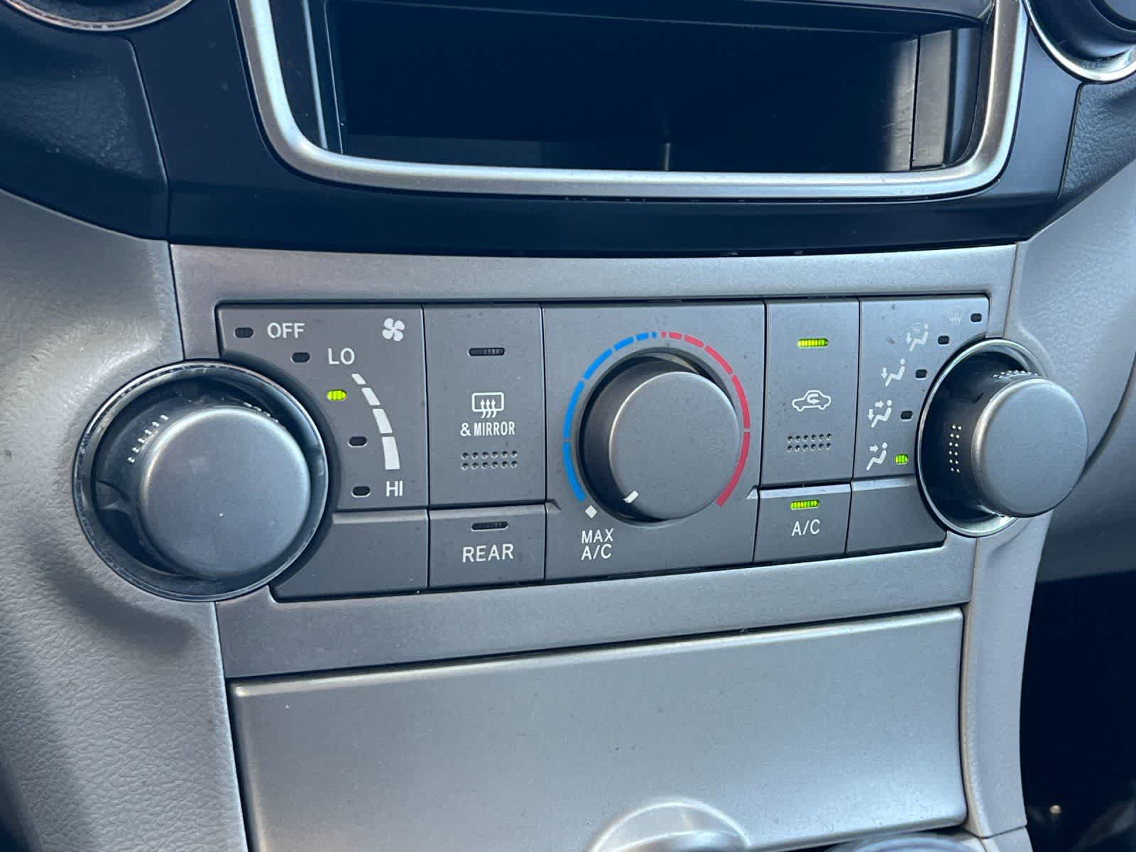 Thumbnail: 2013 Toyota Highlander - 22