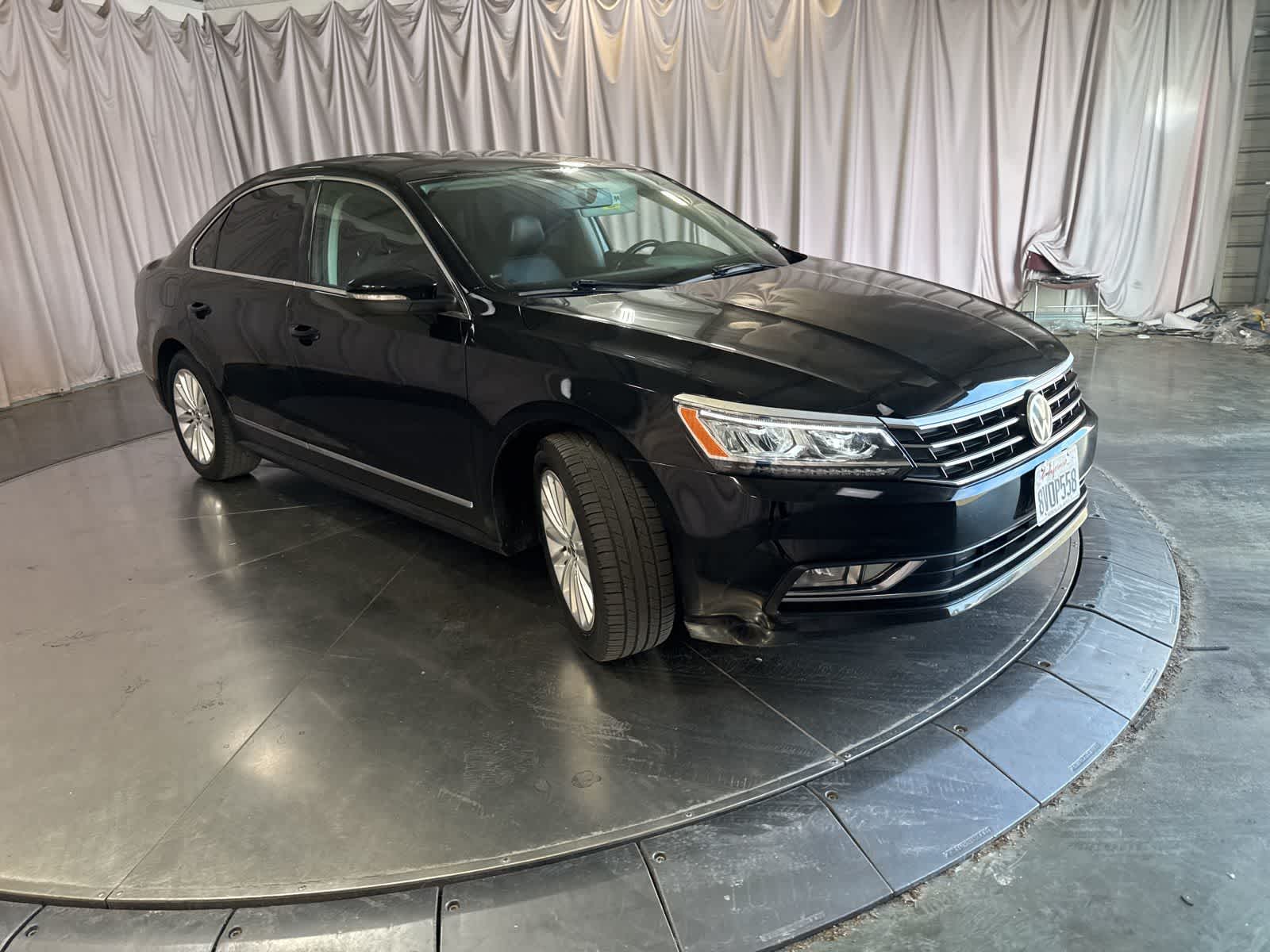 2016 Volkswagen Passat 1.8T SE w/PZEV photo 2