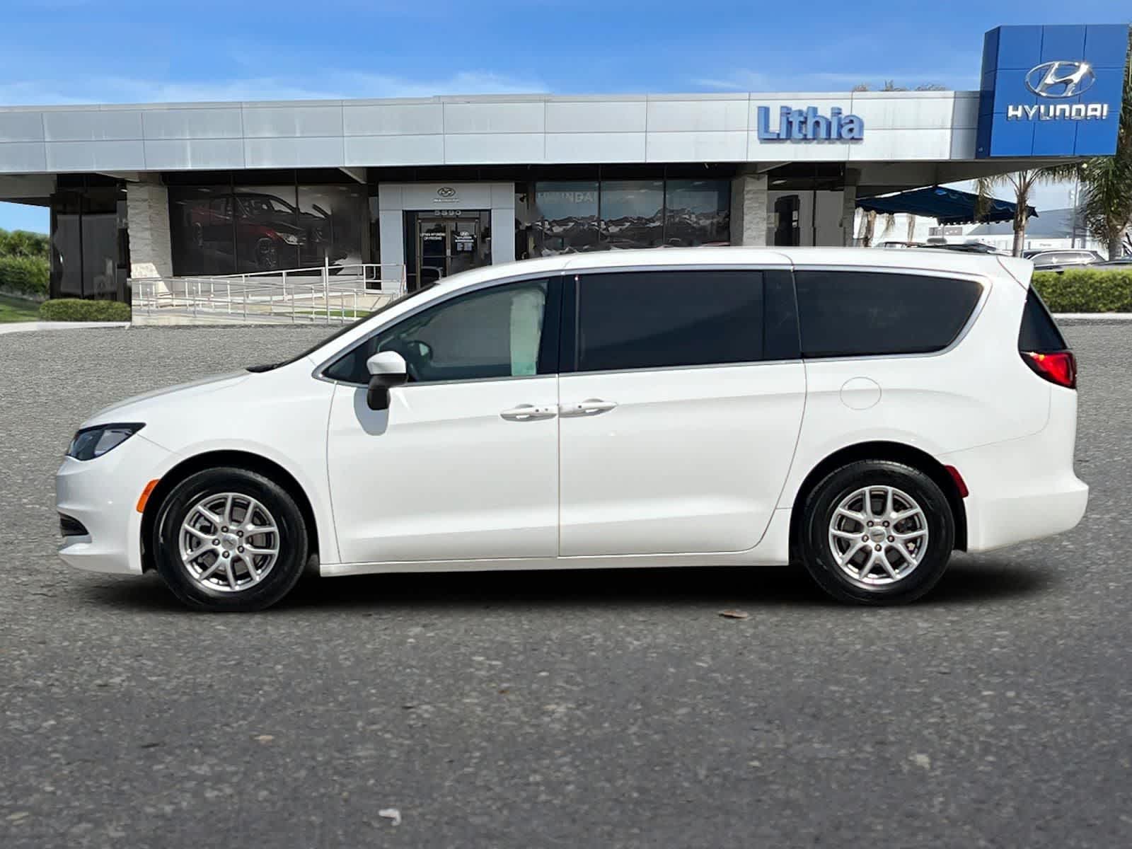 Thumbnail: 2023 Chrysler Voyager - 6