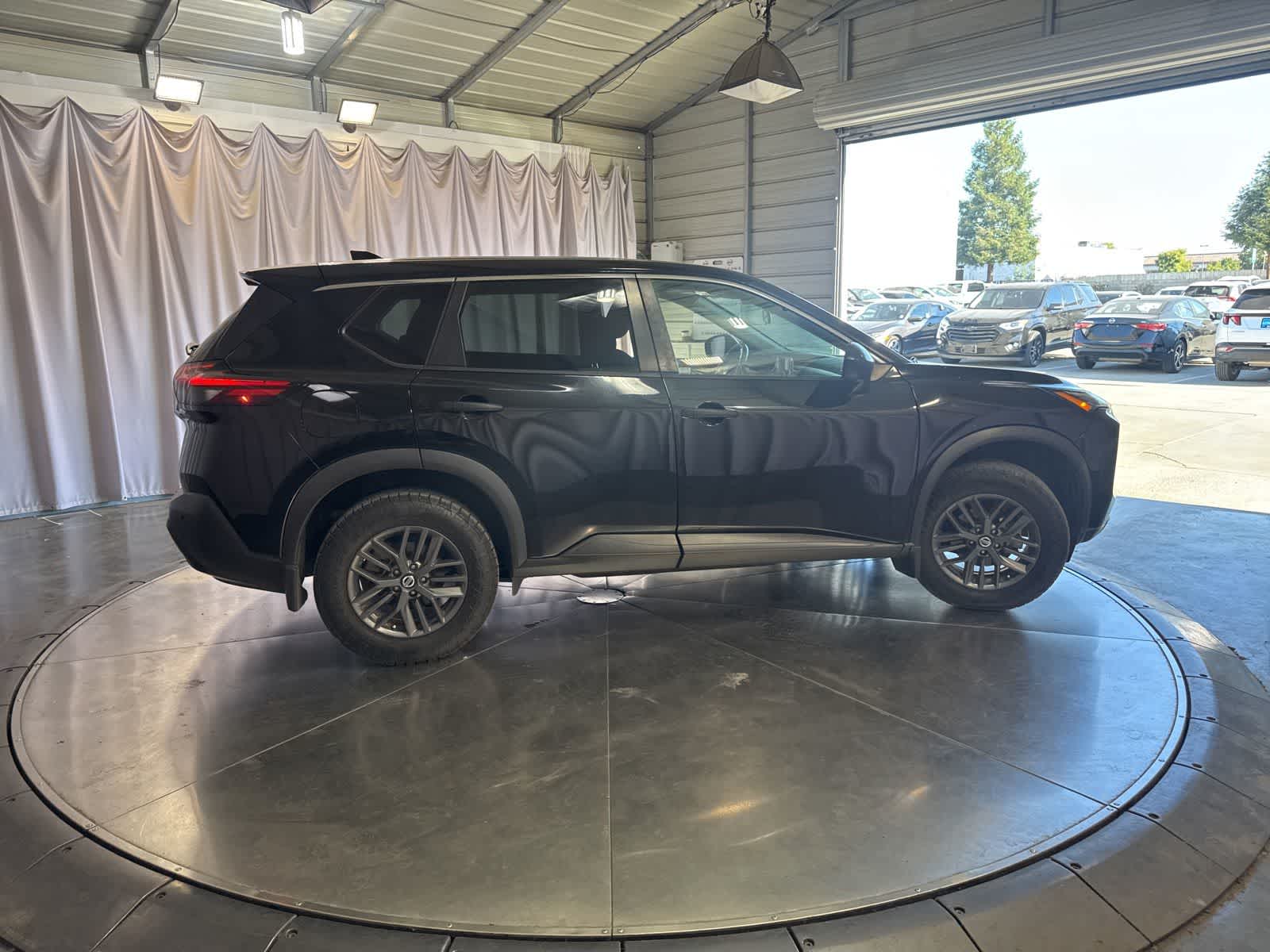 Thumbnail: 2021 Nissan Rogue - 4