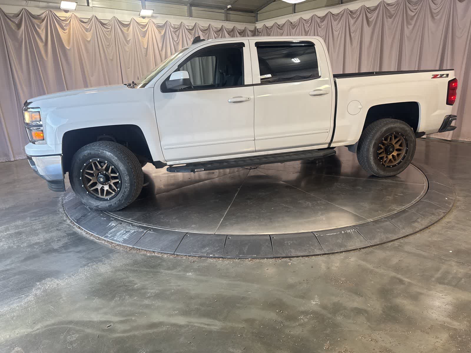 2015 Chevrolet Silverado 1500 LT photo 3