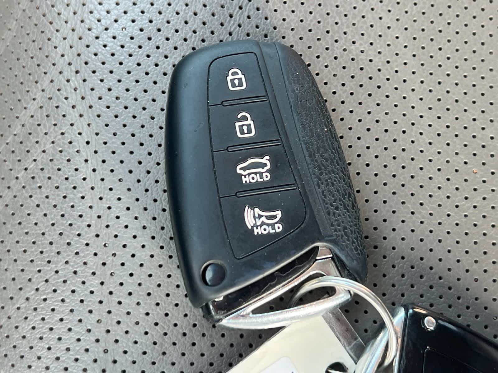 Thumbnail: 2017 Hyundai Santa Fe - 31