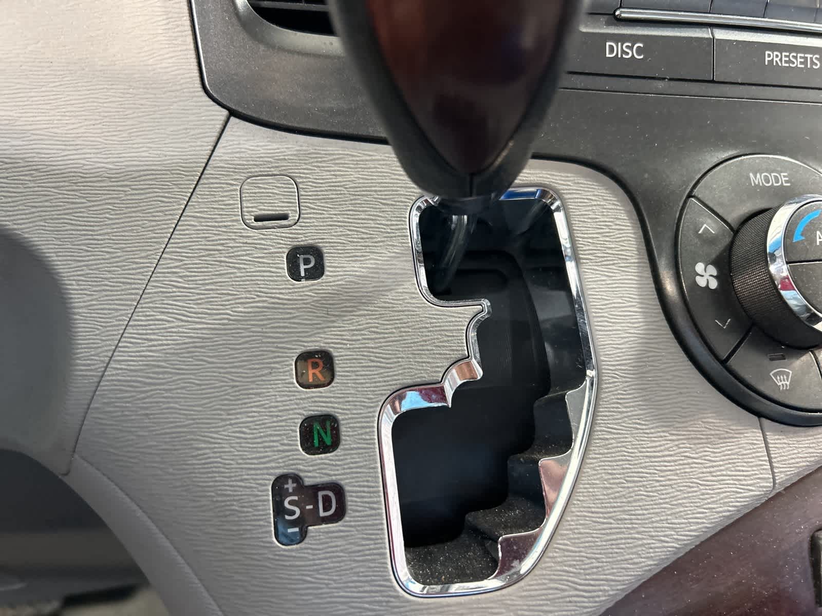 Thumbnail: 2014 Toyota Sienna - 23
