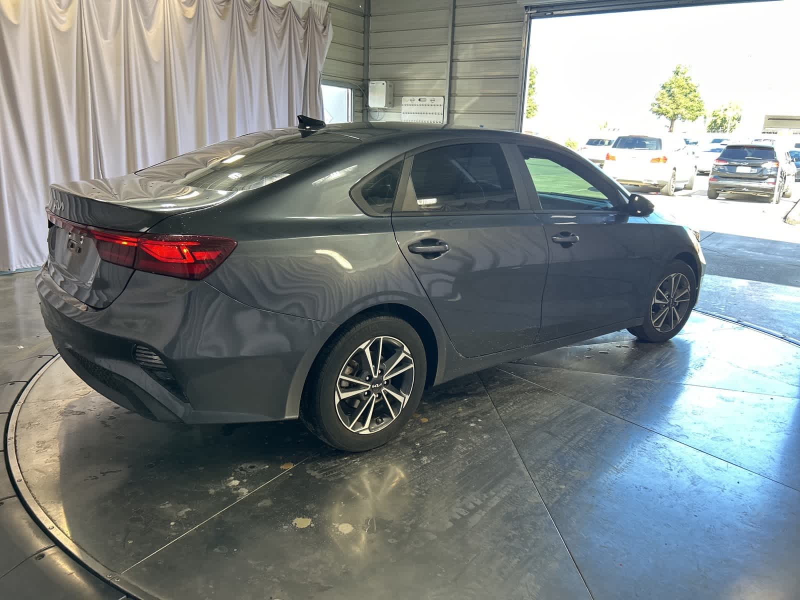 Thumbnail: 2023 Kia Forte - 8