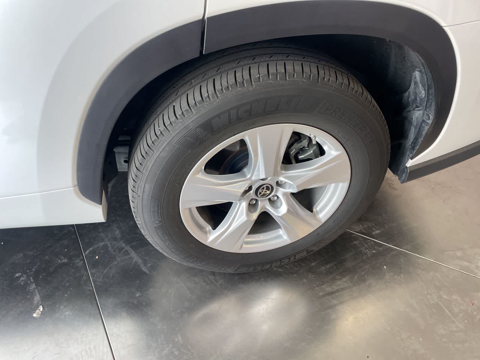 2023 Toyota Highlander LE photo 6