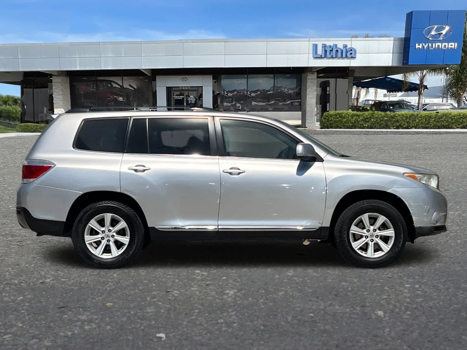 Thumbnail: 2013 Toyota Highlander - 9