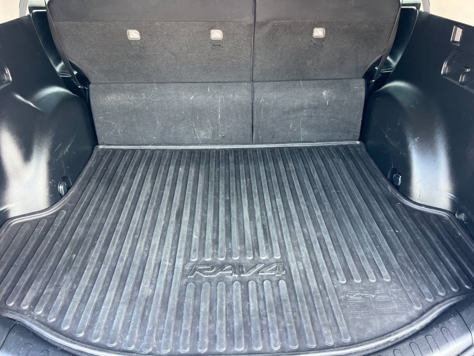 Thumbnail: 2018 Toyota RAV4 - 15