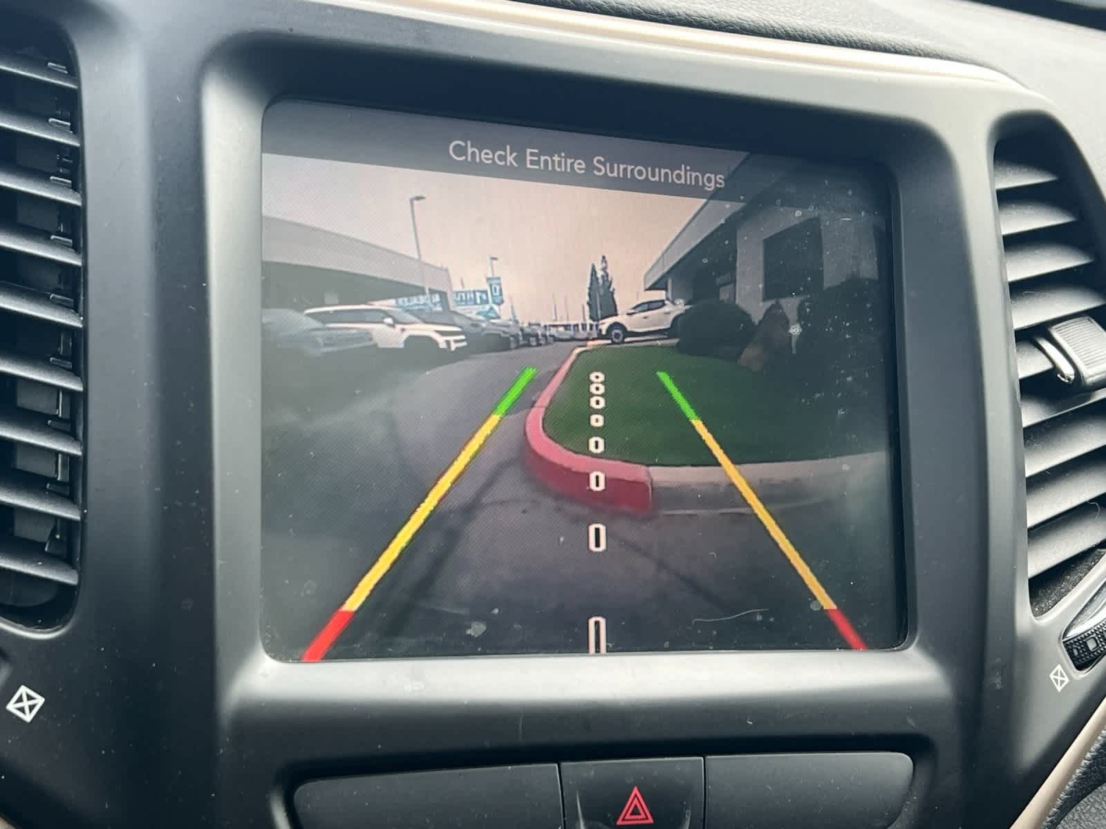 Thumbnail: 2015 Jeep Cherokee - 20