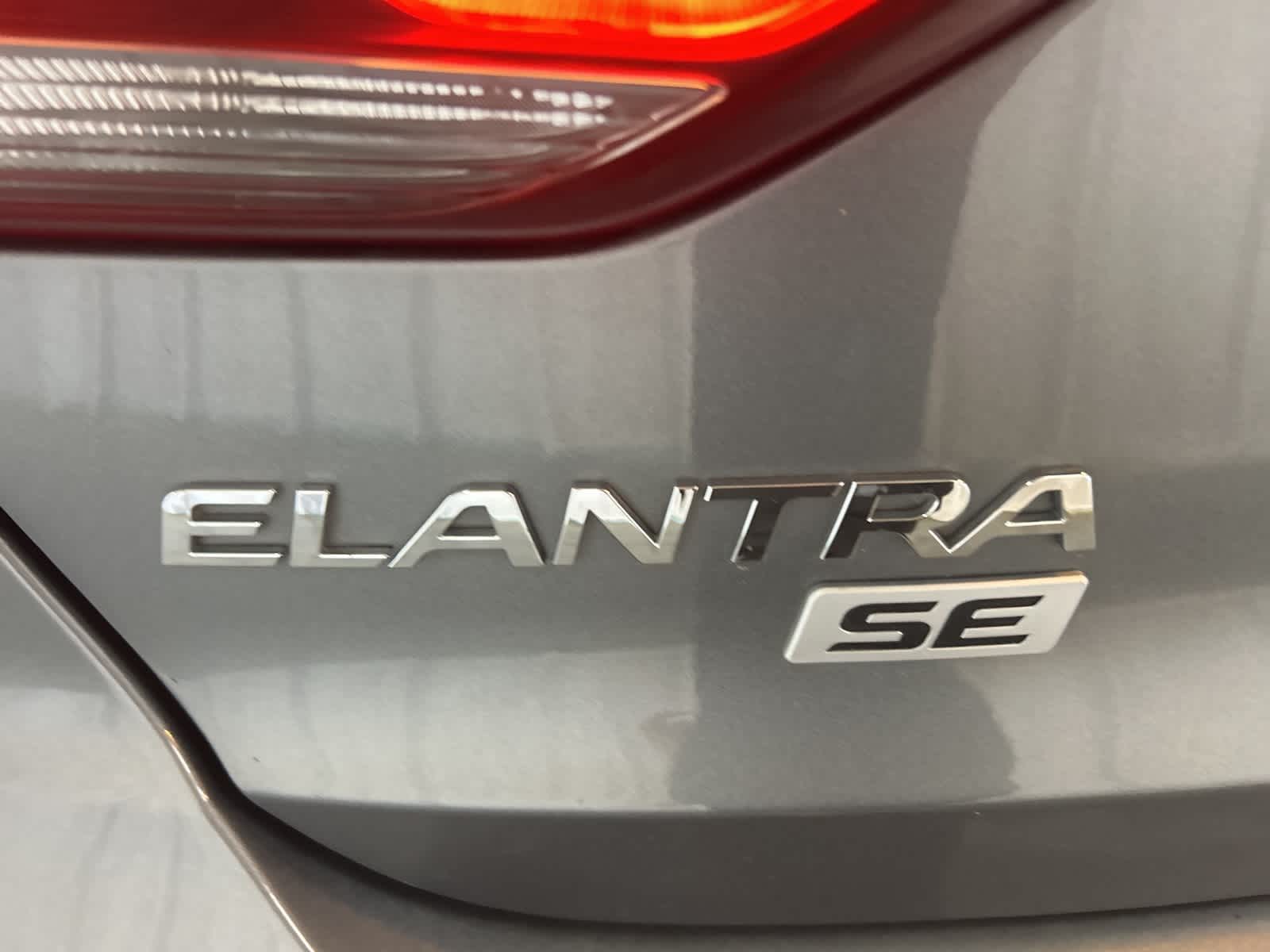 Thumbnail: 2017 Hyundai Elantra - 11