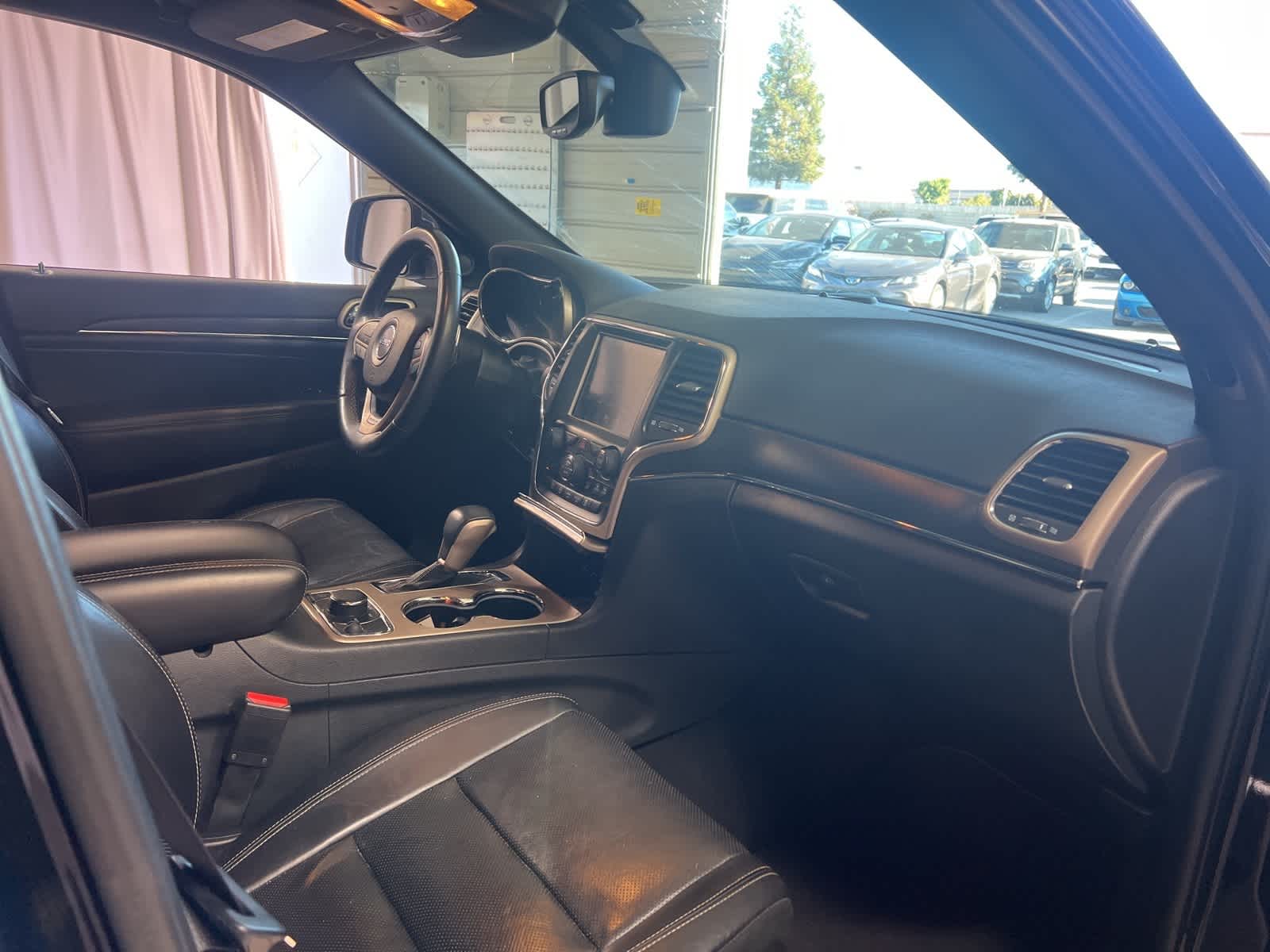 Thumbnail: 2017 Jeep Grand Cherokee - 18