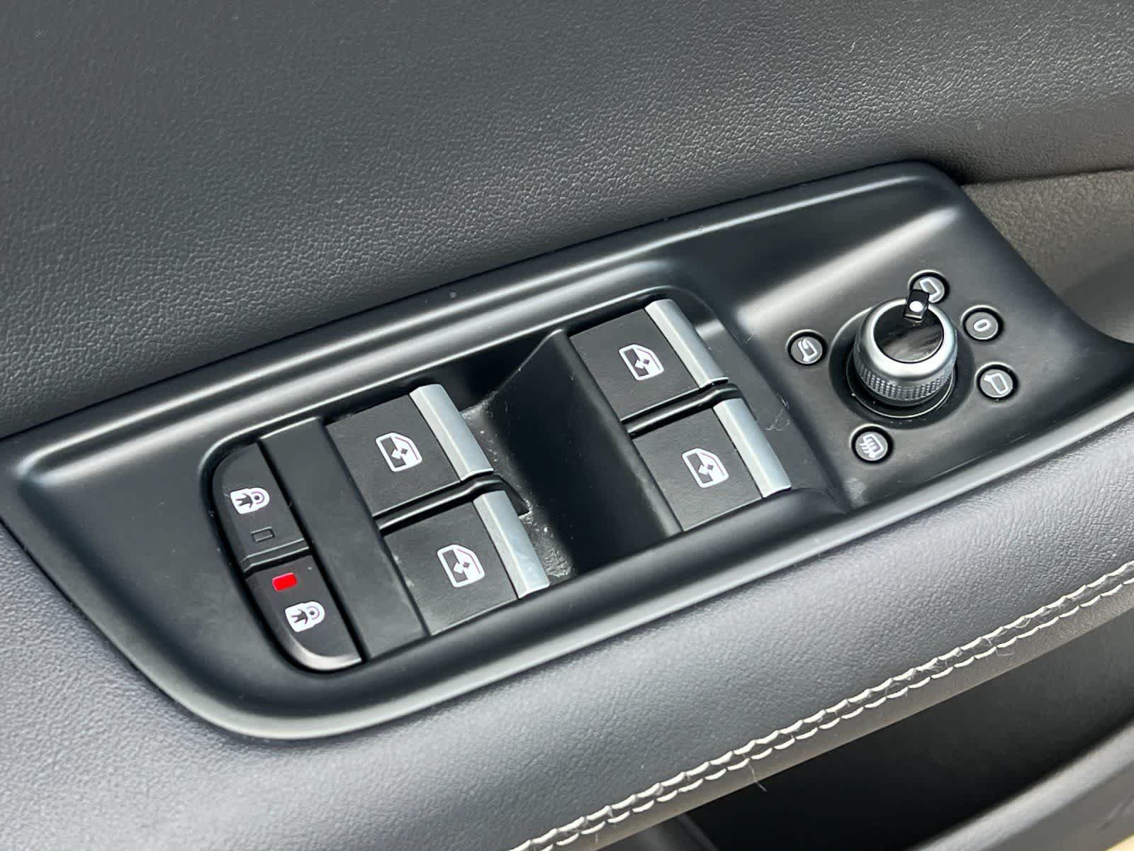 Thumbnail: 2025 Audi Q7 - 14