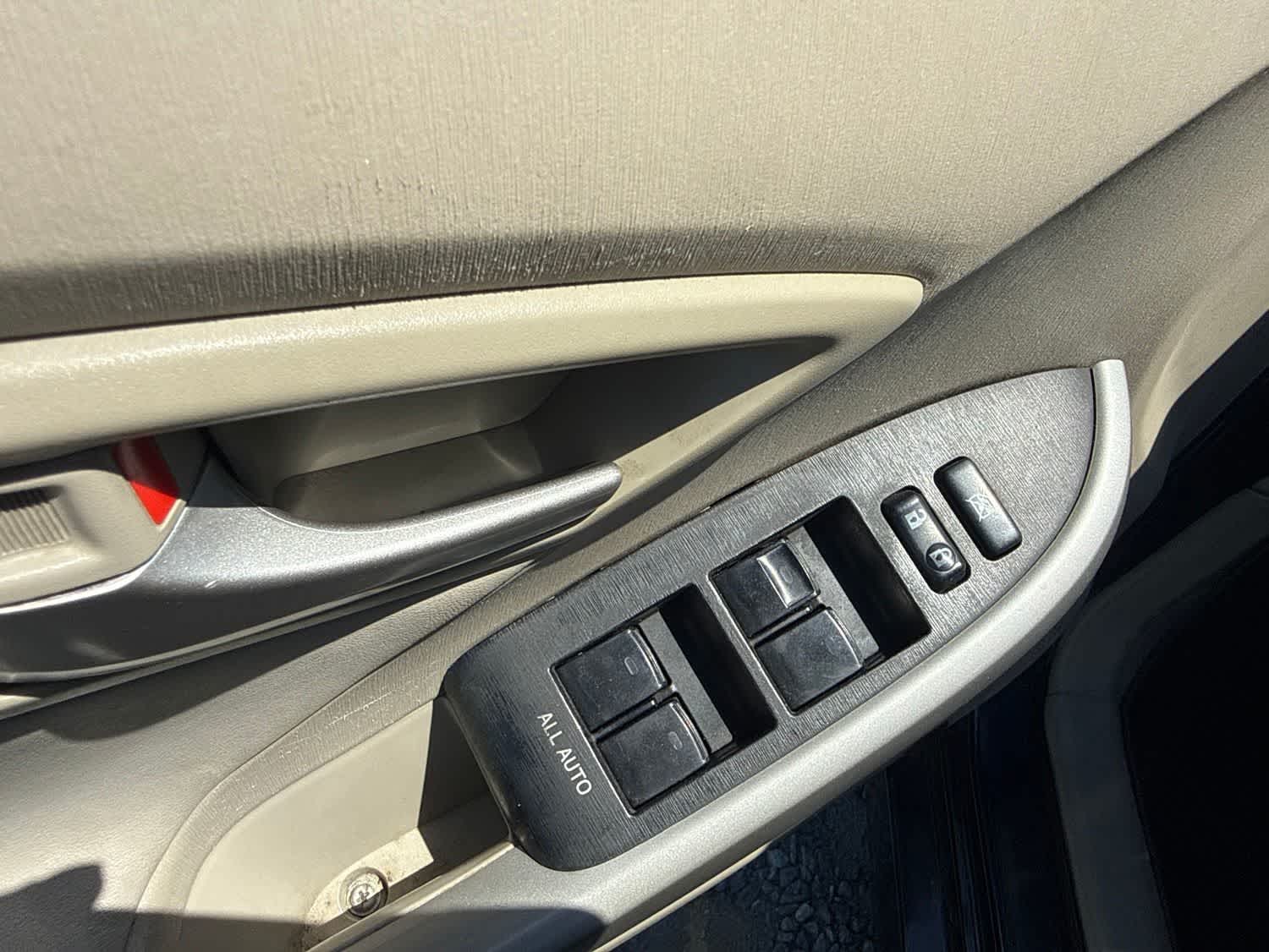 Thumbnail: 2012 Toyota Prius - 18