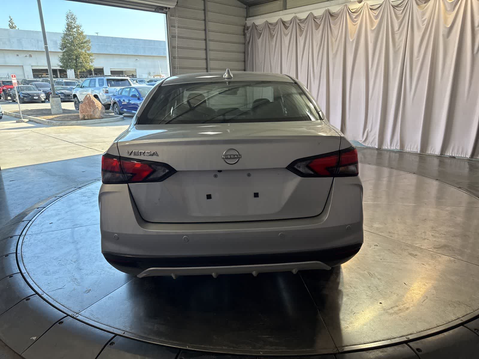 2025 Nissan Versa 1.6 SV photo 5