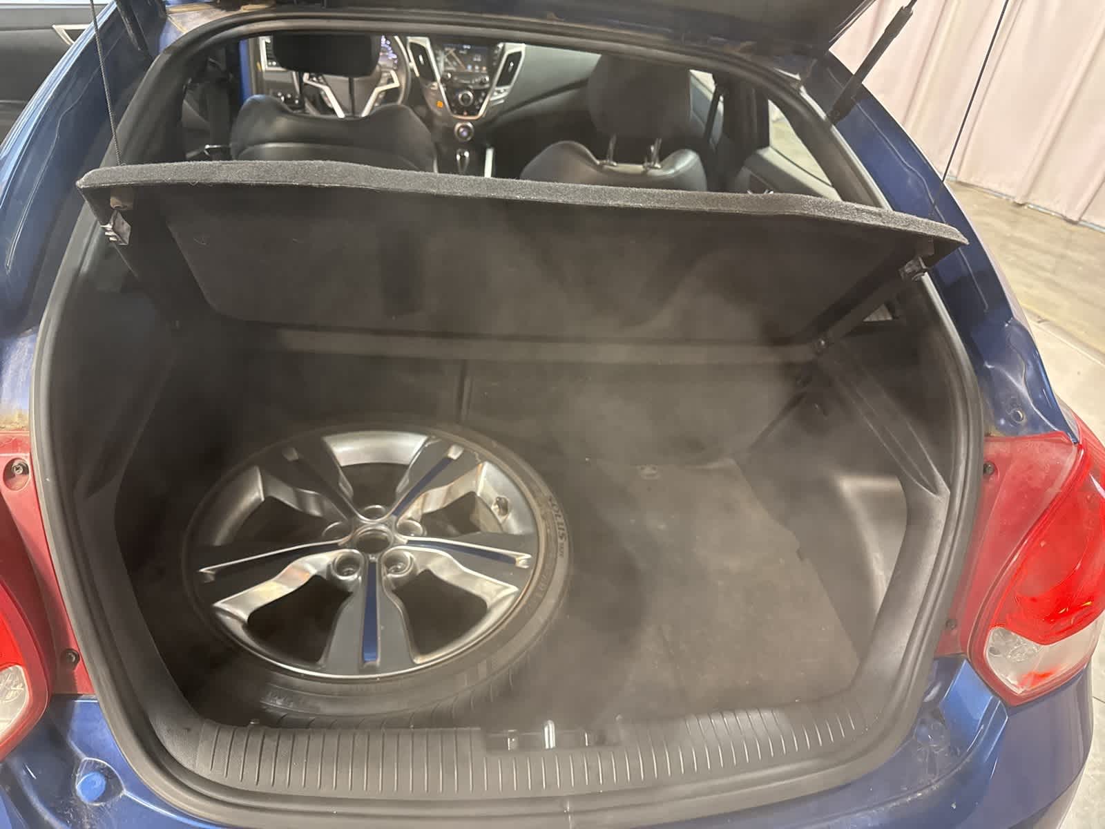 Thumbnail: 2016 Hyundai Veloster - 13