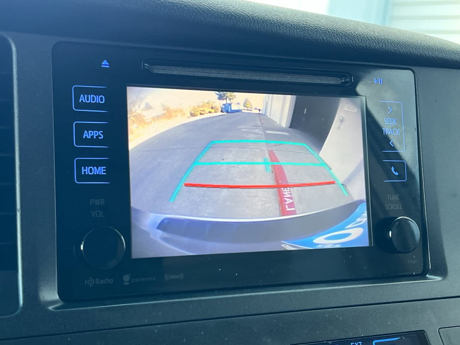 Thumbnail: 2017 Toyota Sienna - 21