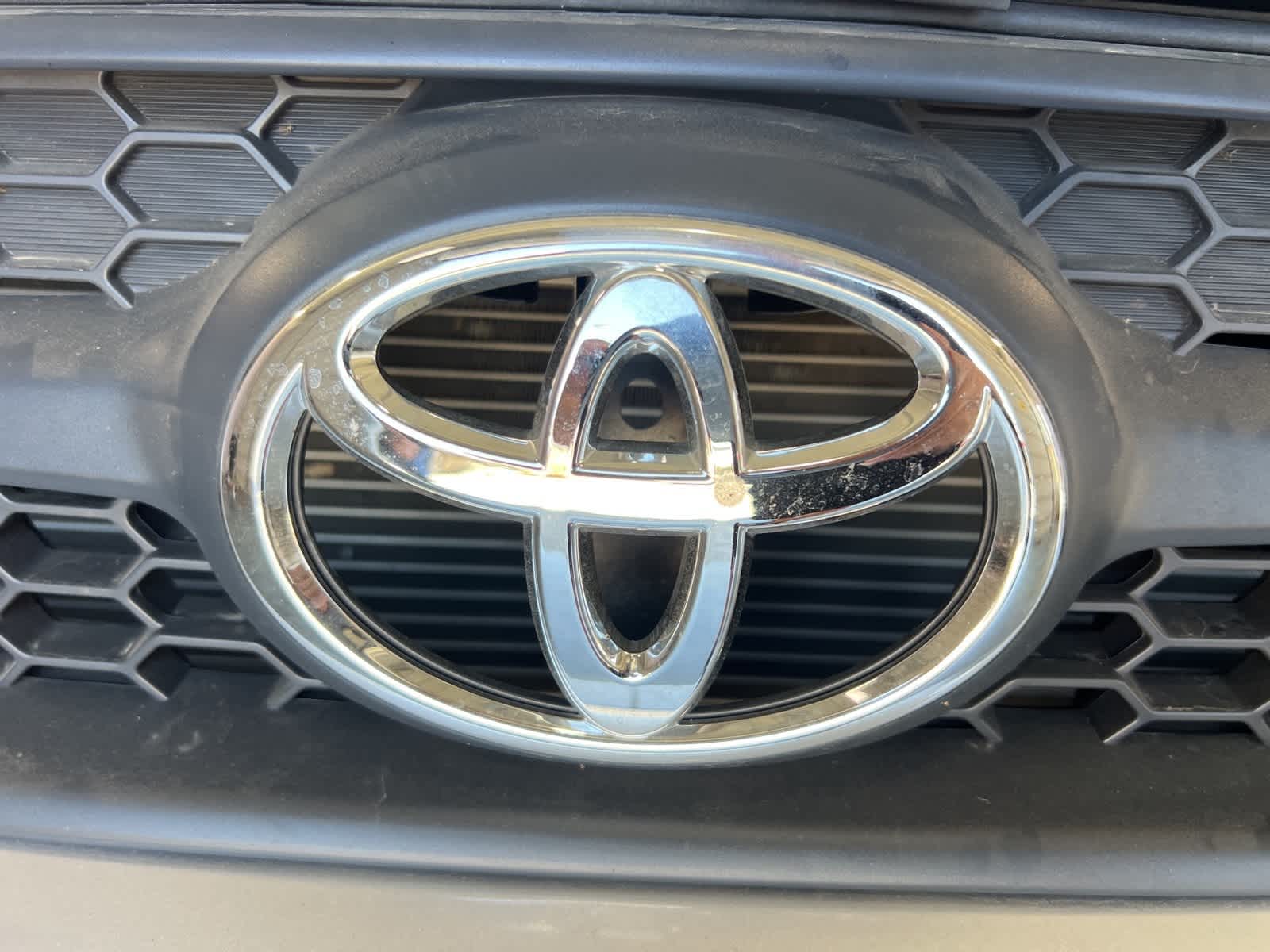 Thumbnail: 2011 Toyota RAV4 - 26