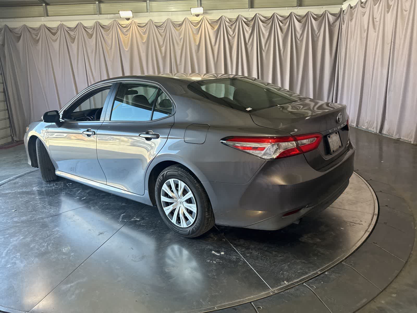 2018 Toyota Camry Hybrid LE photo 5