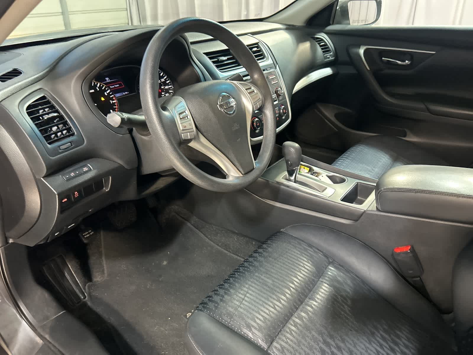 Thumbnail: 2016 Nissan Altima - 23