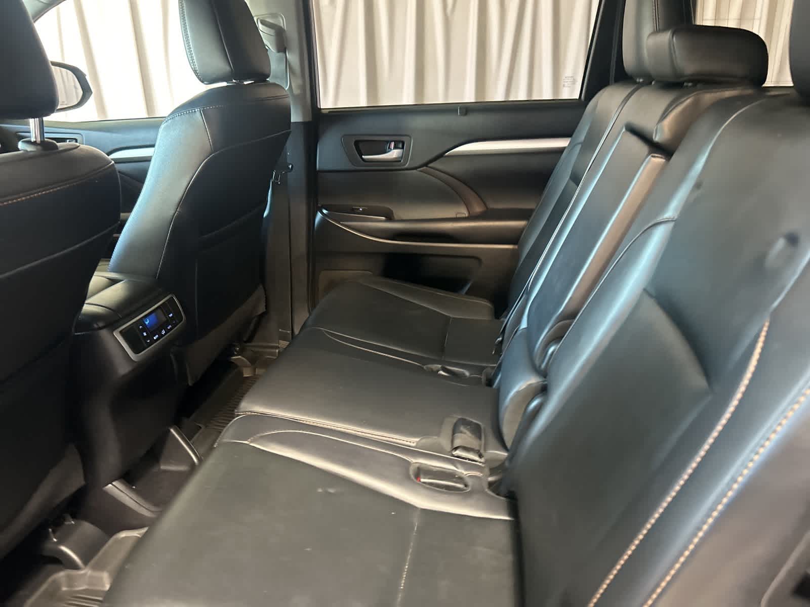 Thumbnail: 2019 Toyota Highlander - 23