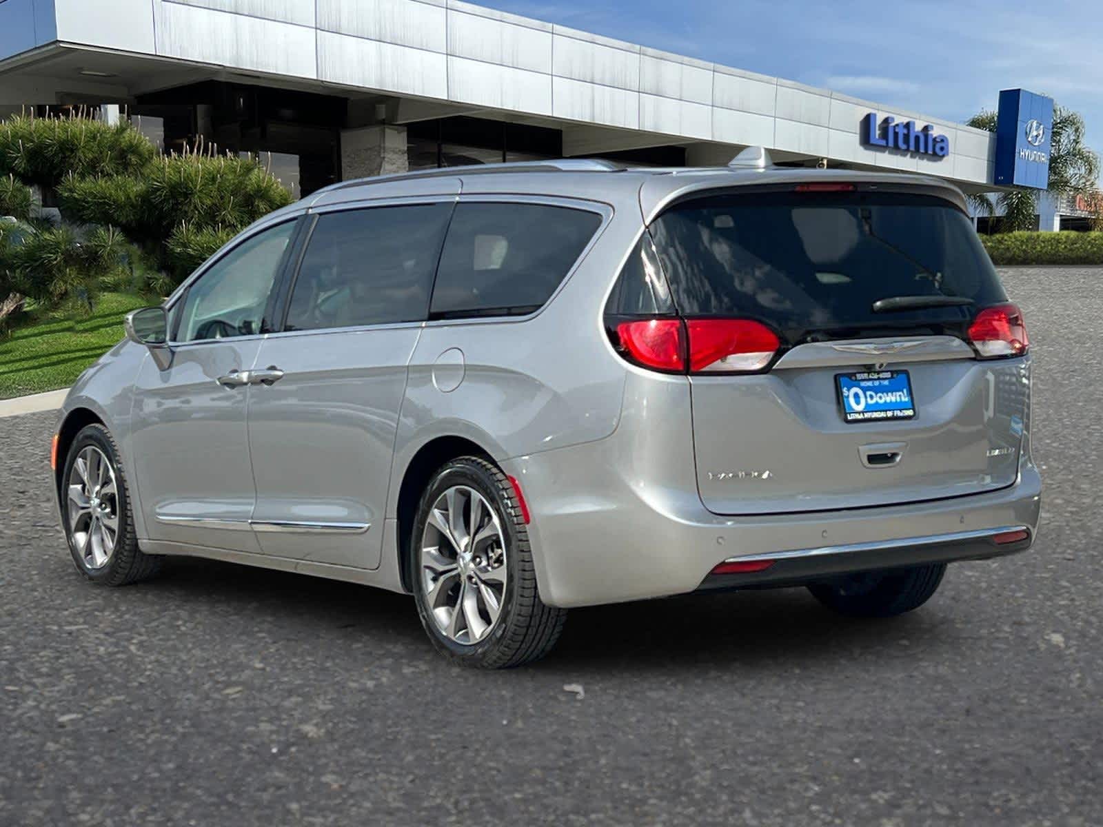 Thumbnail: 2017 Chrysler Pacifica - 6
