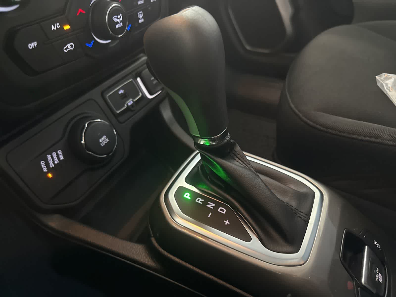 Thumbnail: 2022 Jeep Renegade - 23