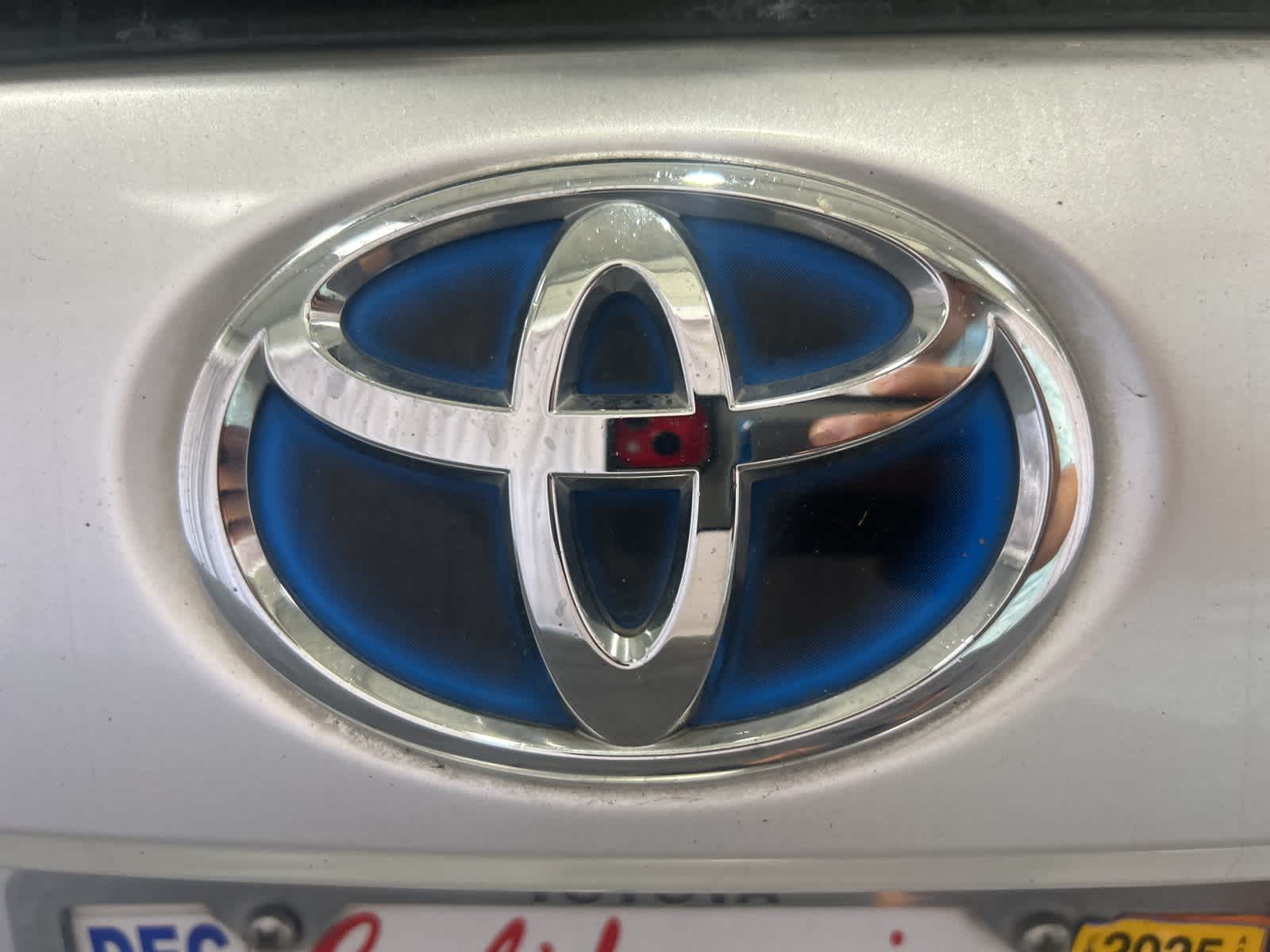 Thumbnail: 2012 Toyota Prius v - 12