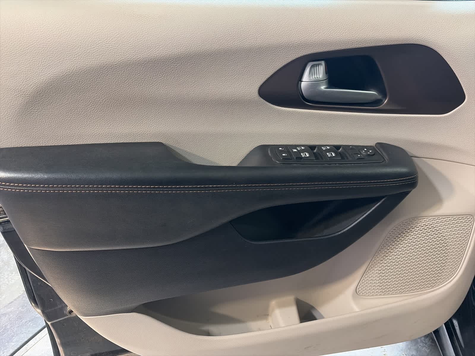 Thumbnail: 2017 Chrysler Pacifica - 21