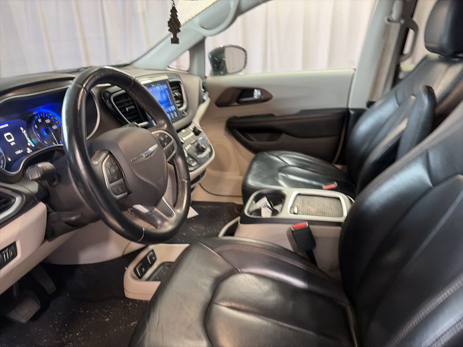 Thumbnail: 2017 Chrysler Pacifica - 23