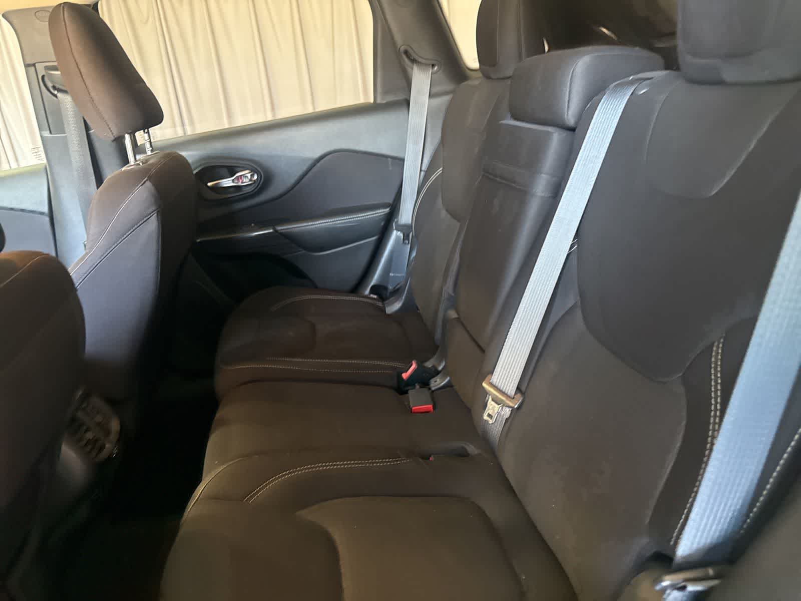 Thumbnail: 2015 Jeep Cherokee - 16