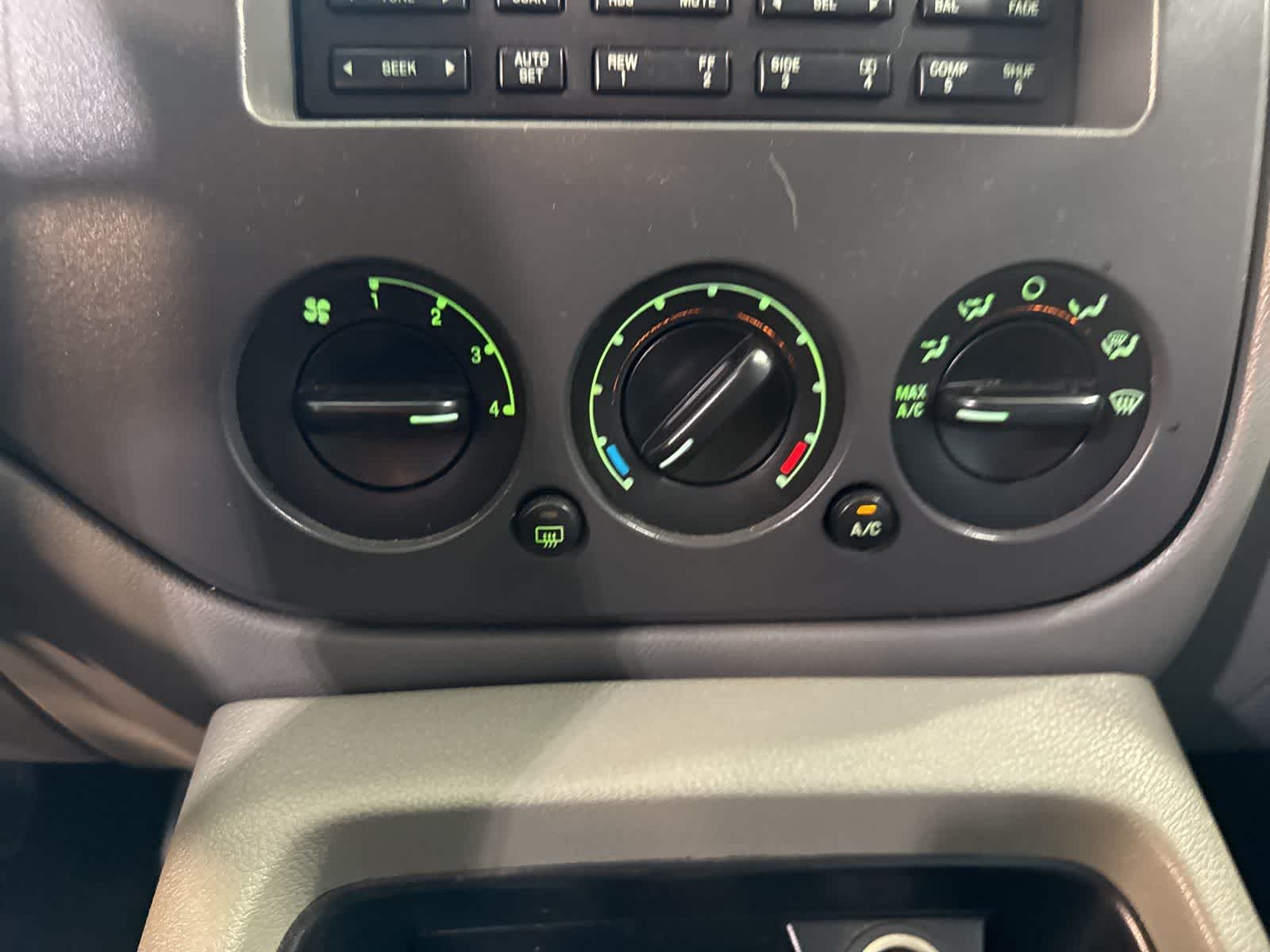 Thumbnail: 2004 Ford Expedition - 25