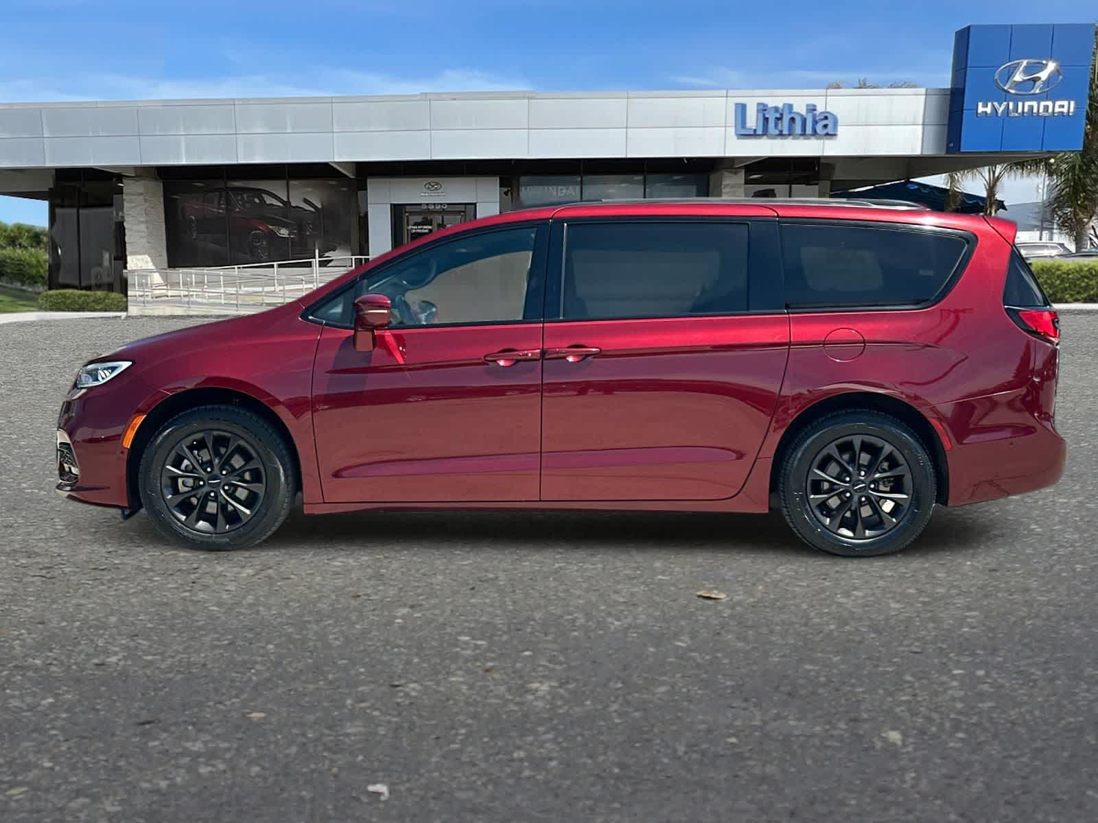 Thumbnail: 2021 Chrysler Pacifica - 5