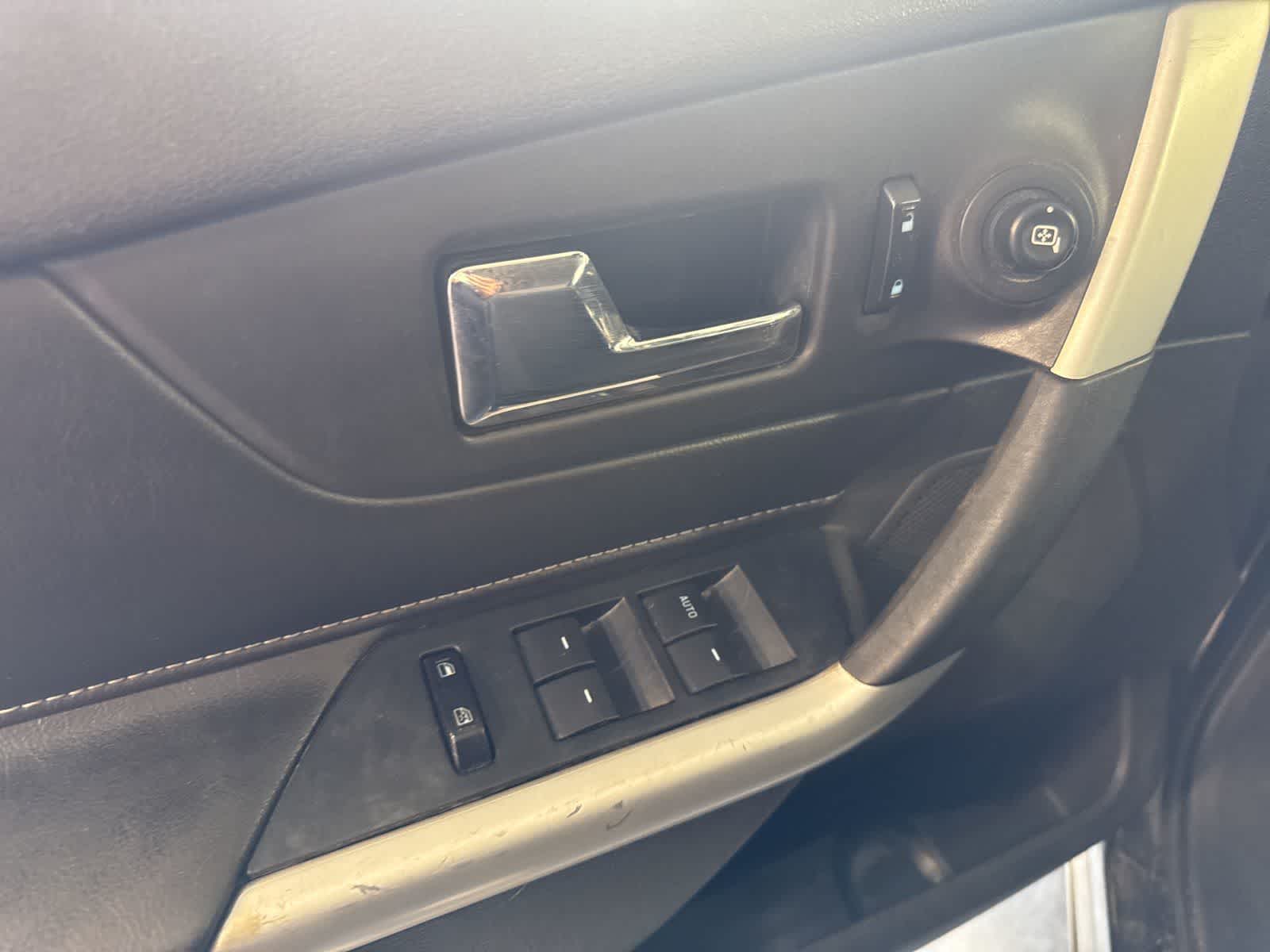 Thumbnail: 2011 Ford Edge - 18