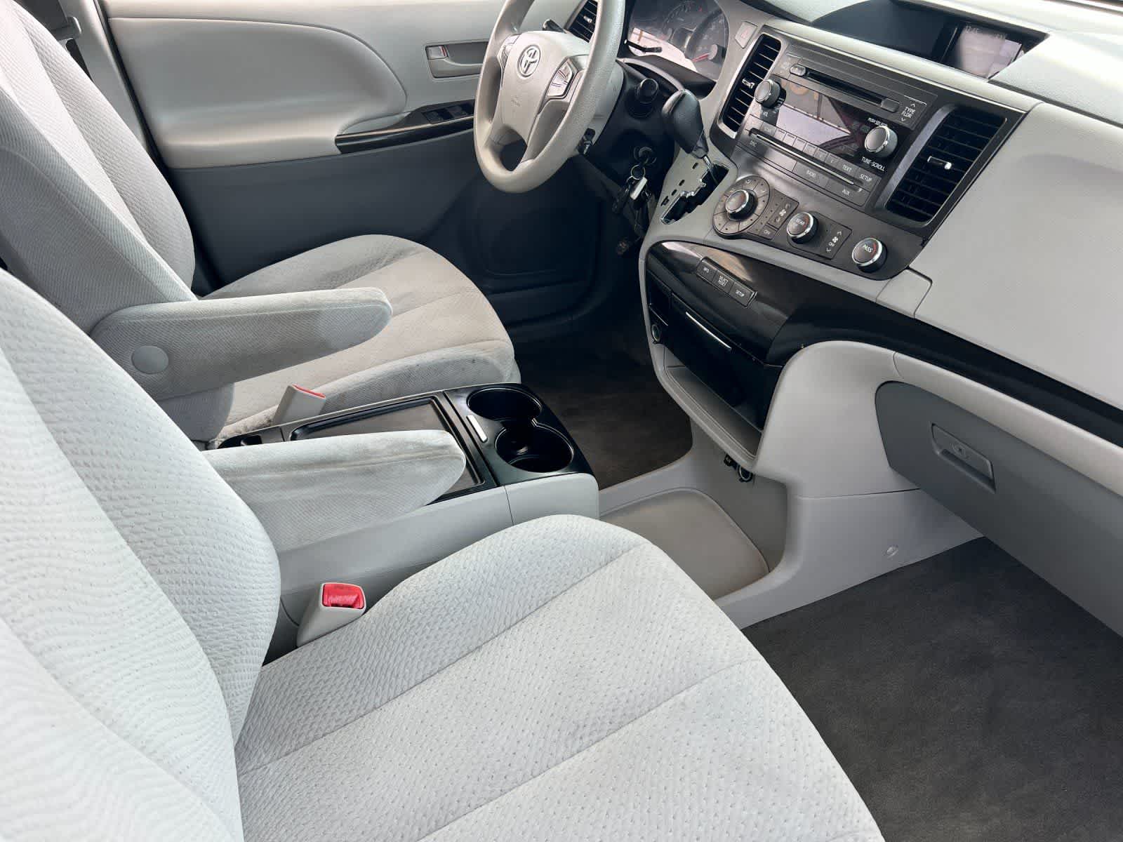 Thumbnail: 2012 Toyota Sienna - 18