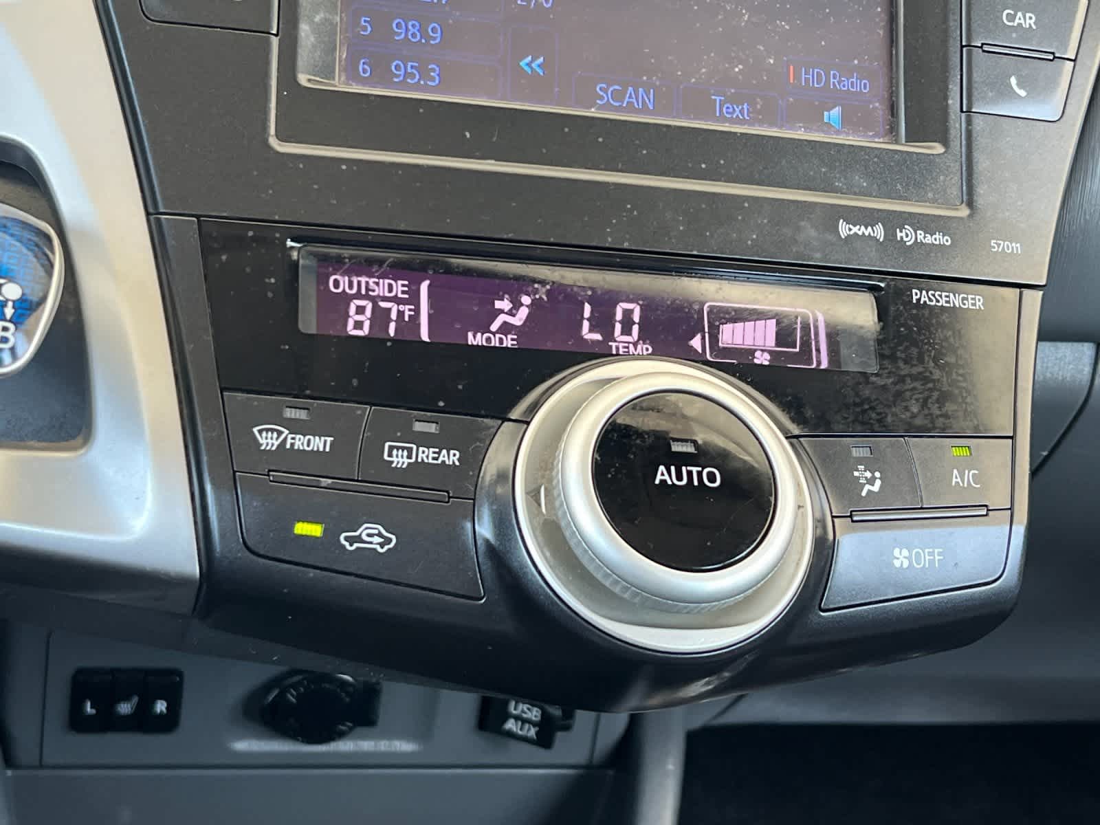 Thumbnail: 2014 Toyota Prius v - 20