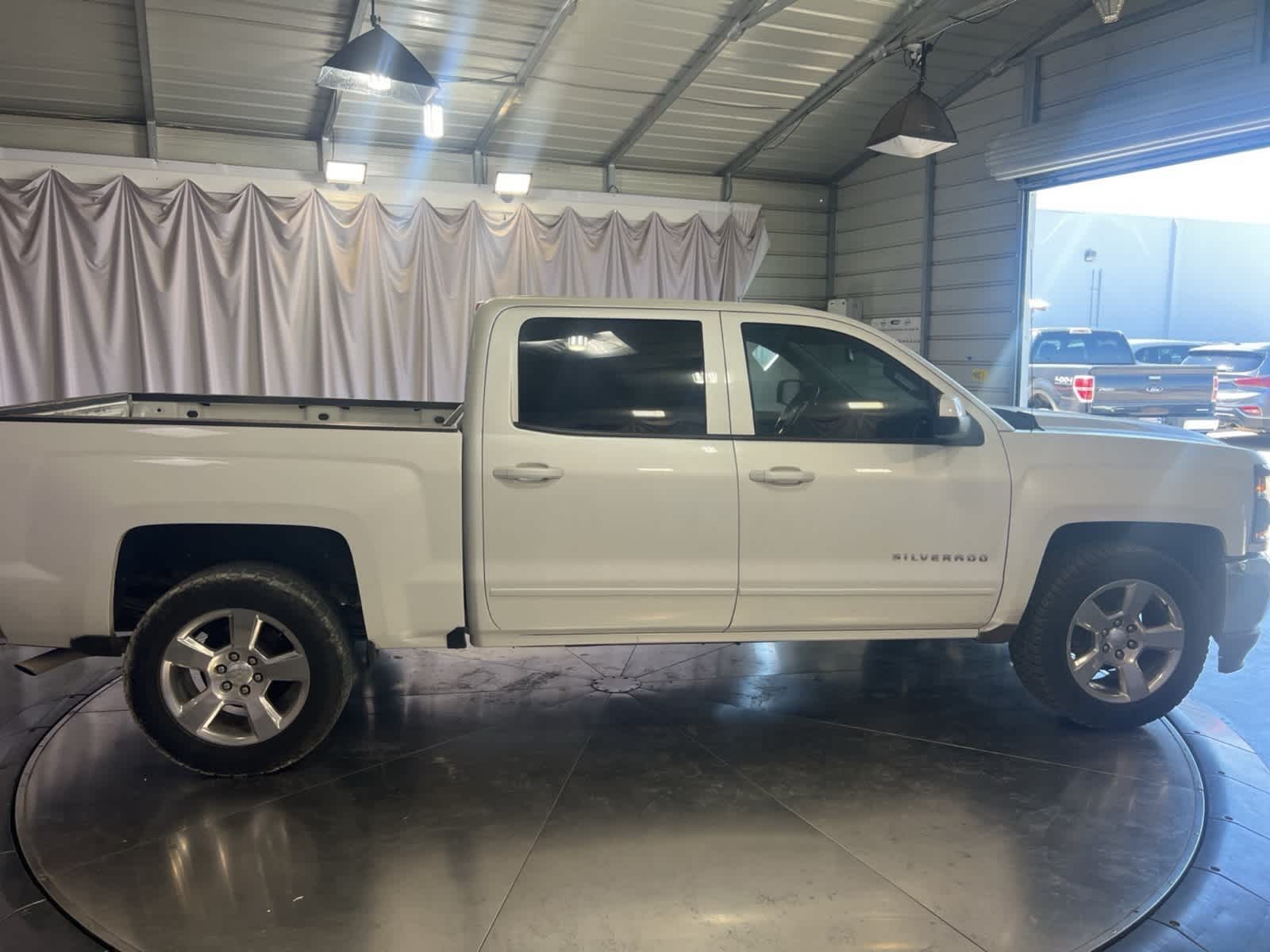 Thumbnail: 2018 Chevrolet Silverado 1500 - 12