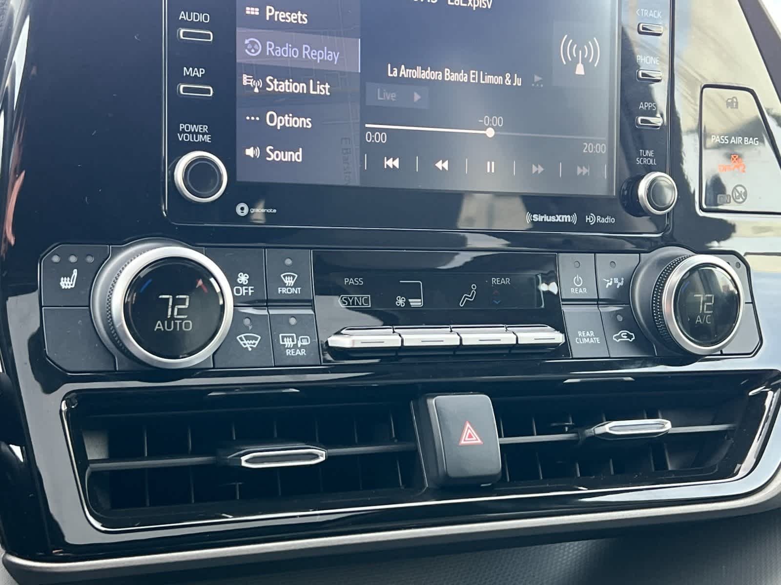 Thumbnail: 2022 Toyota Highlander - 22