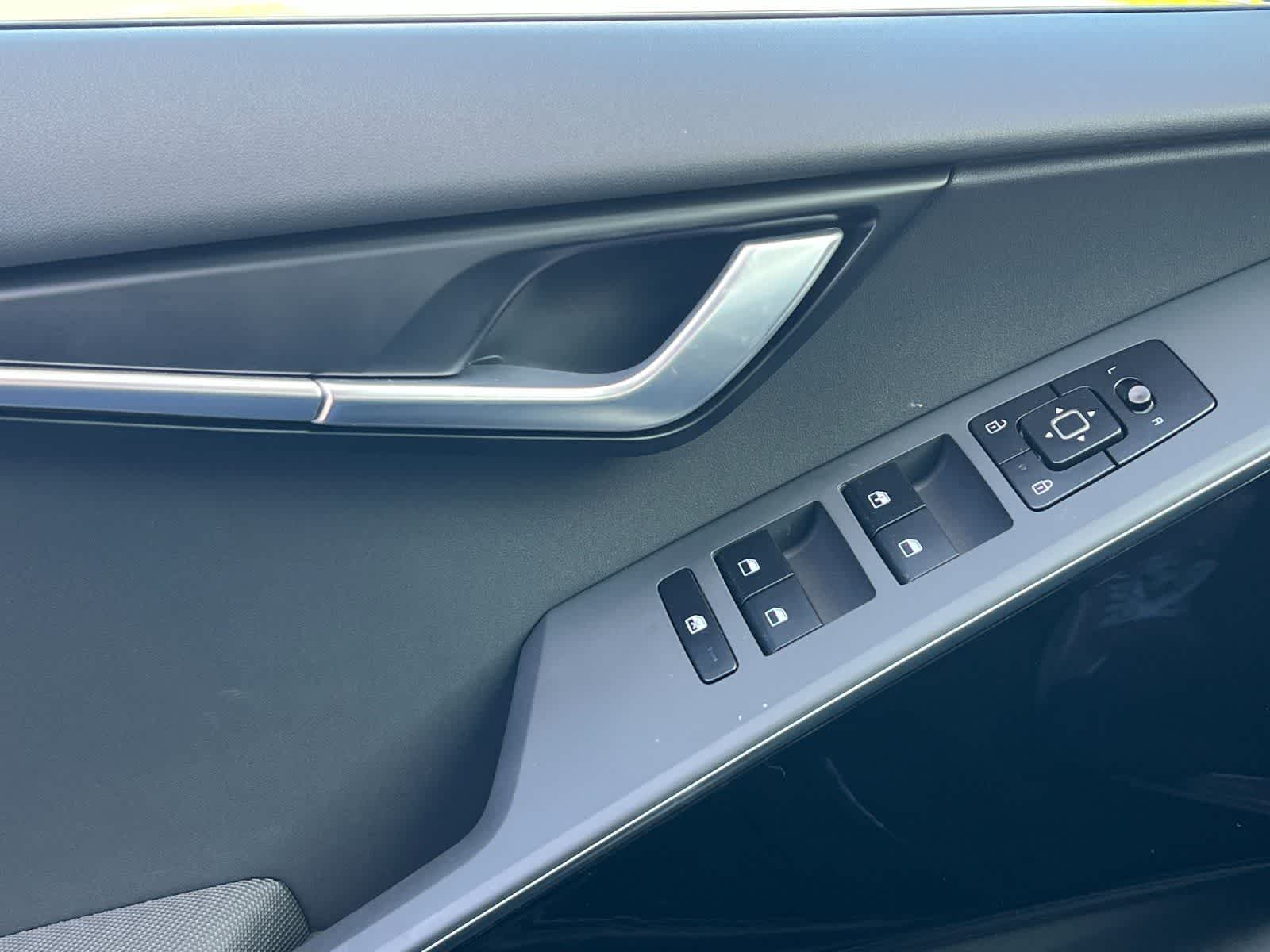 Thumbnail: 2025 Kia Niro - 13