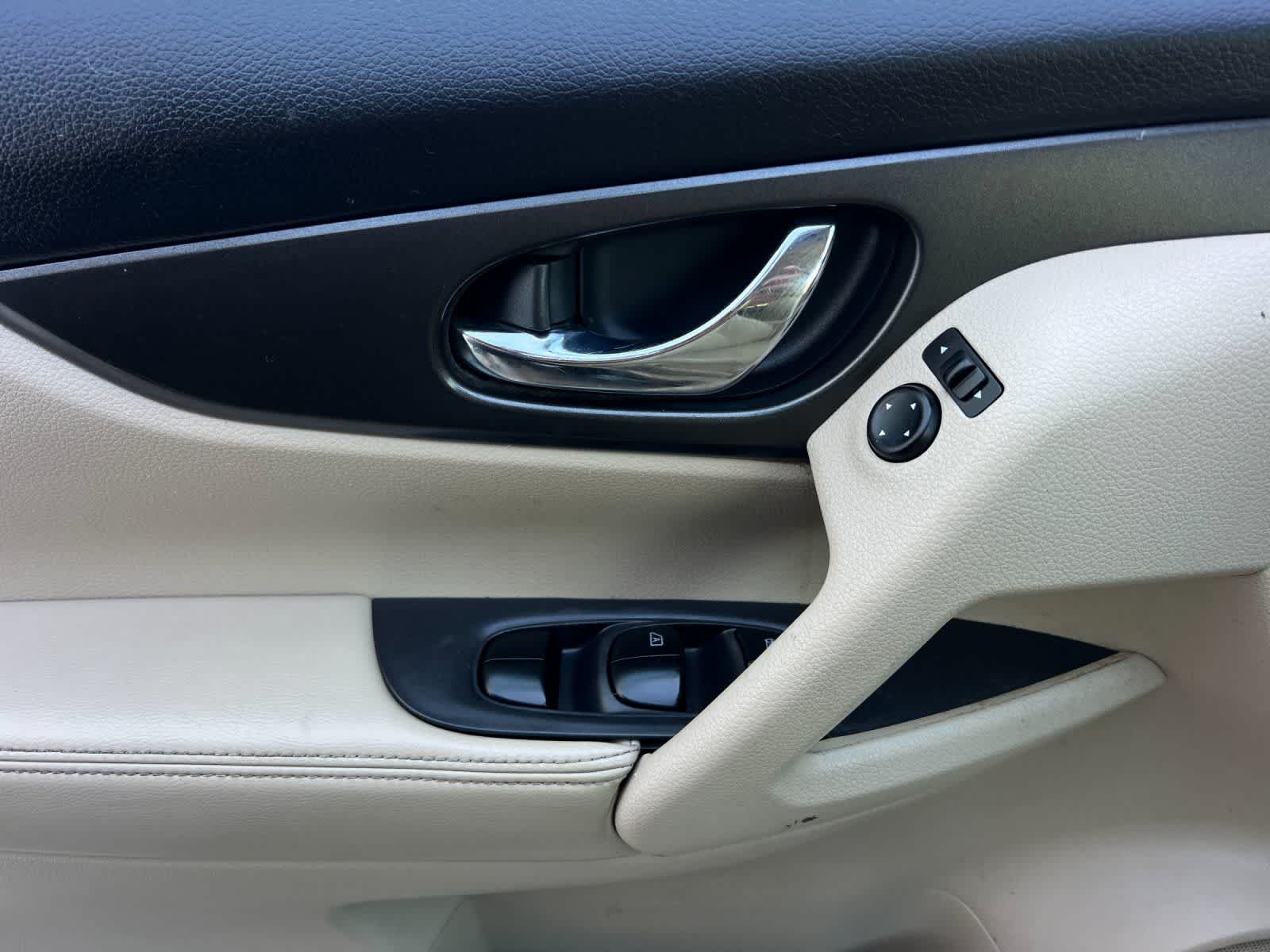 Thumbnail: 2015 Nissan Rogue - 13