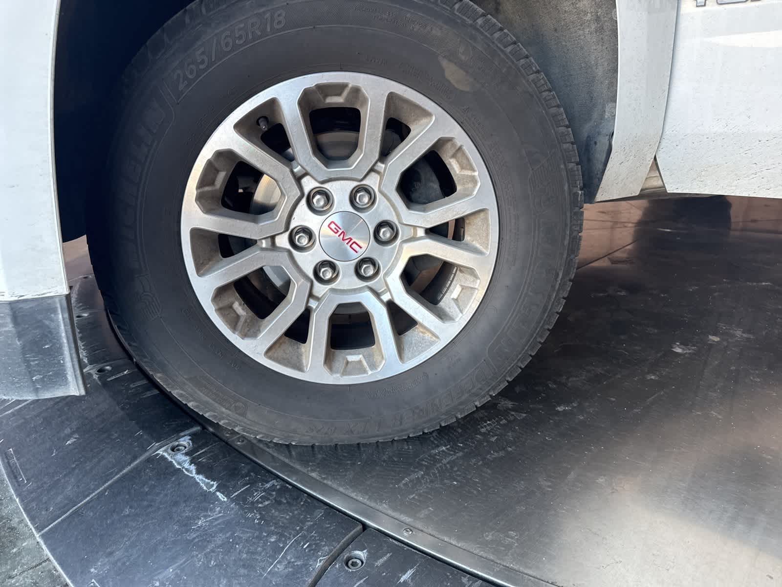 Thumbnail: 2019 GMC Yukon XL - 14