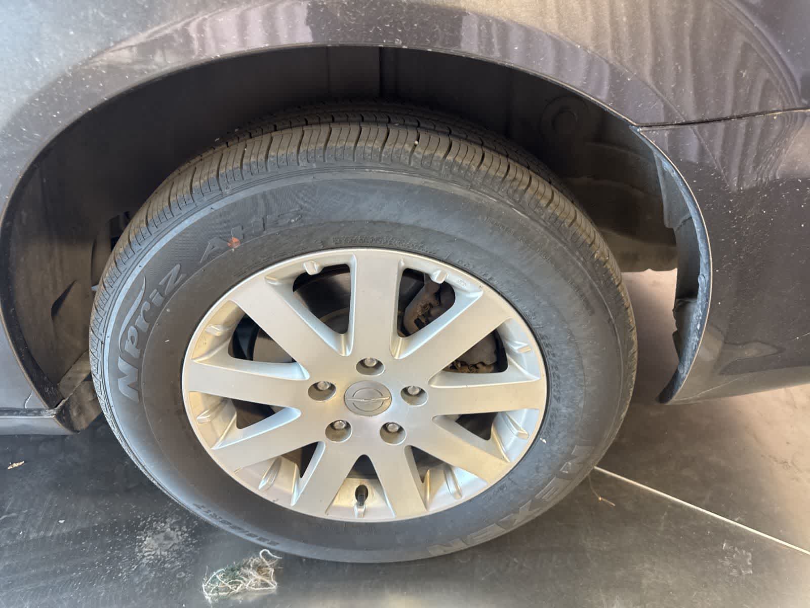 Thumbnail: 2016 Chrysler Town & Country - 11