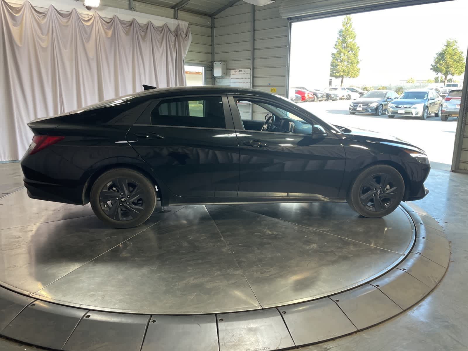 Thumbnail: 2021 Hyundai Elantra - 3