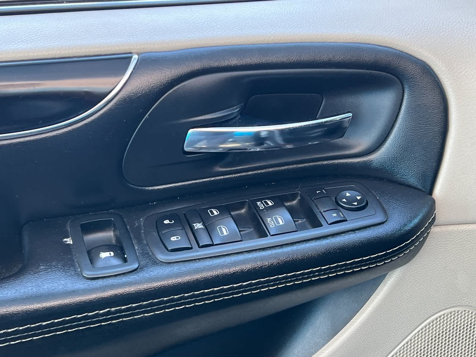 Thumbnail: 2019 Dodge Grand Caravan - 11