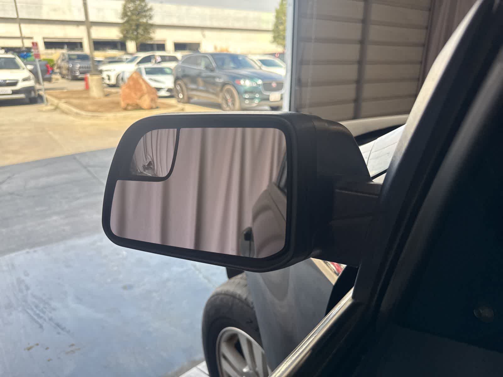 Thumbnail: 2011 Ford Edge - 19